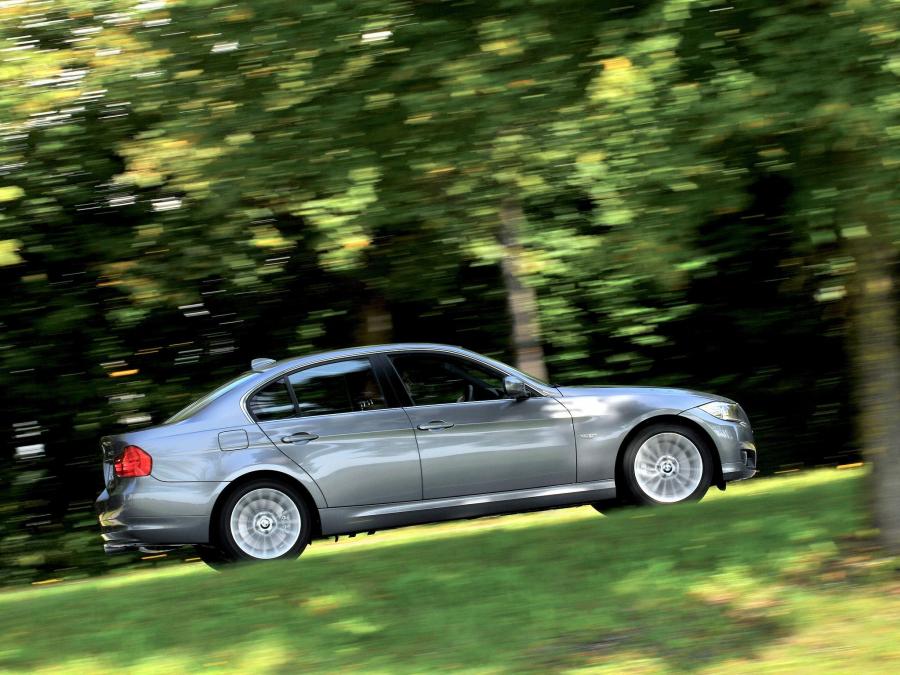 BMW 330d Sedan 2008 года  (фото 10 из 16)
